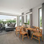 Arya * Paralimni