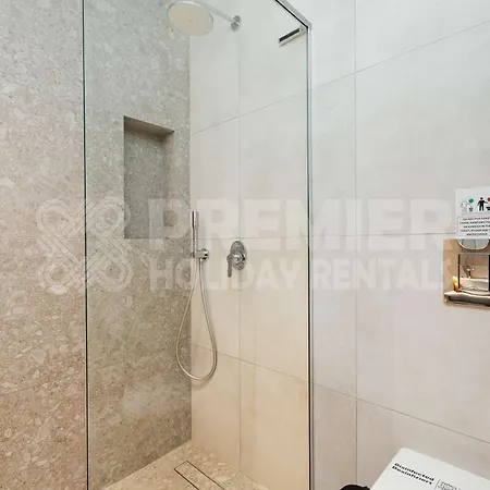 Arya Βίλα Παραλίμνι