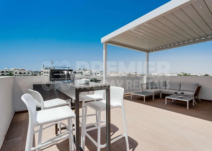 Arya ヴィラ パラリムニ